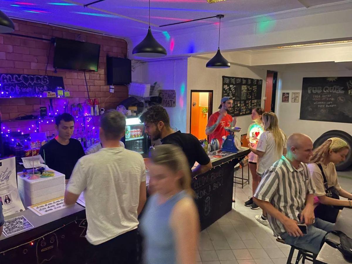 Revolution Hostel צ'יאנג מאי מראה חיצוני תמונה